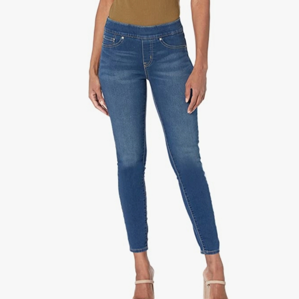 NWT Levi's Slimming Pull-On Skinny Blue Jeans